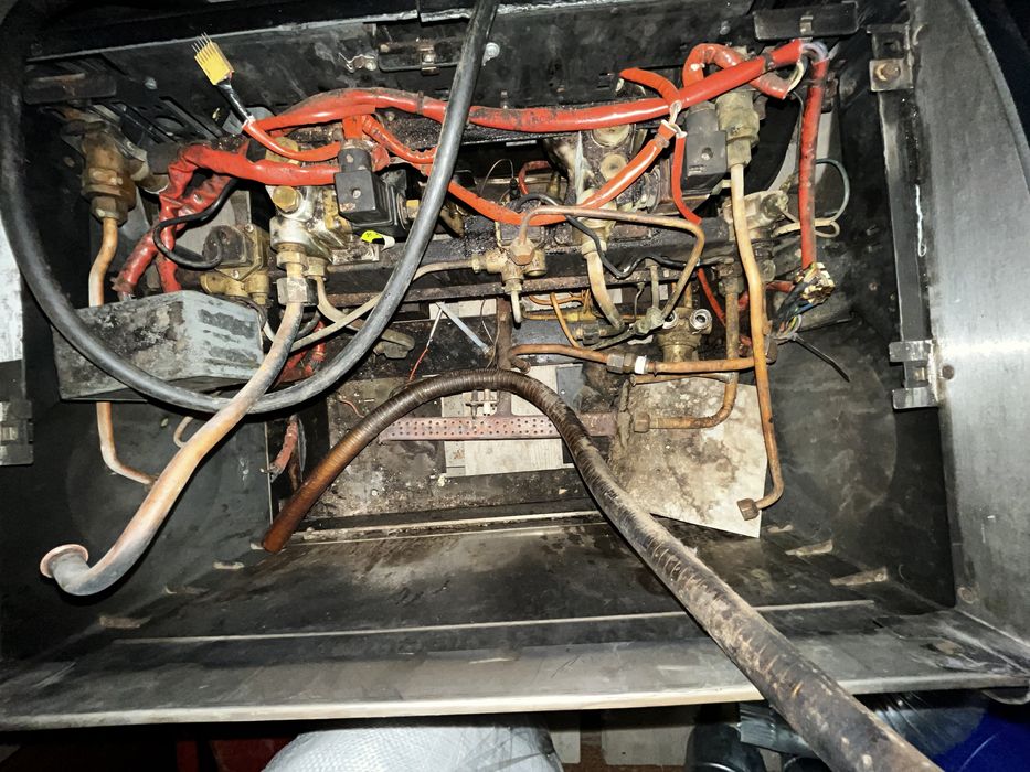 Профессиональная кофемашина на запчасти,под восстановление газ