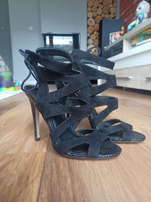 Czarne szpilki sandaly