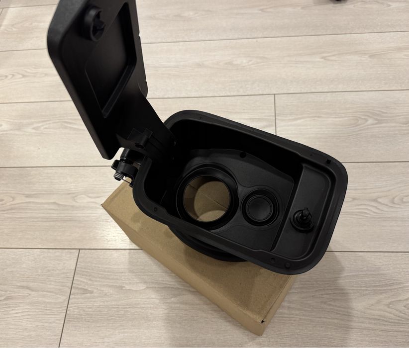 BMW G26 G22 4 серія крышка лючок бензобака, накладка  двери багажника