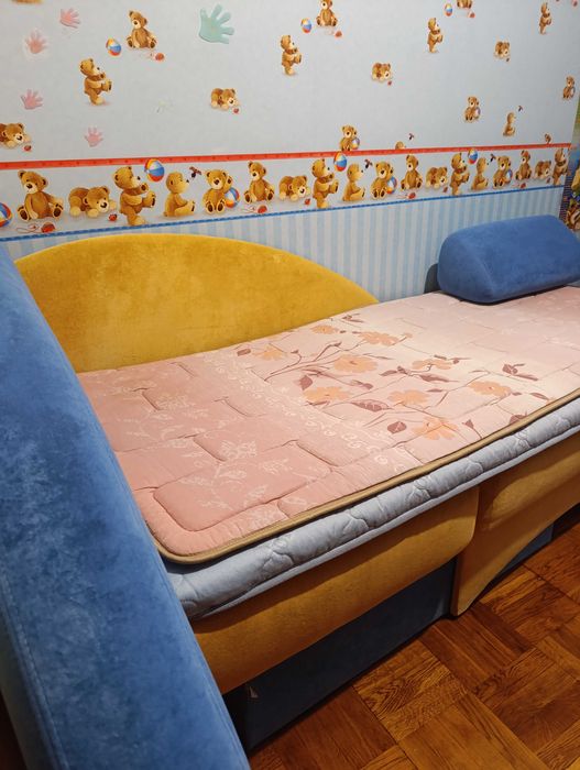 Продам диван - гарне спальне ліжко