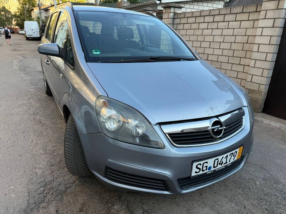 Автомобиль Opel Zafira B 2006 Свеже Пригнаная