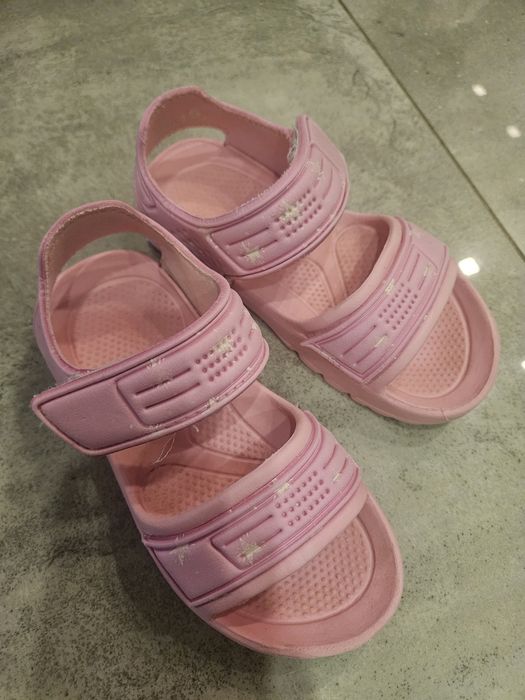 Różowe piankowe sandałki 28
