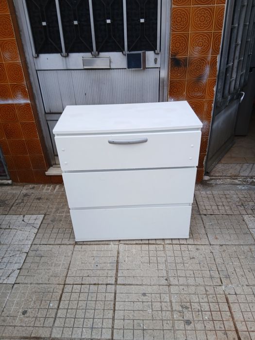 Cómoda branca 3 gavetas