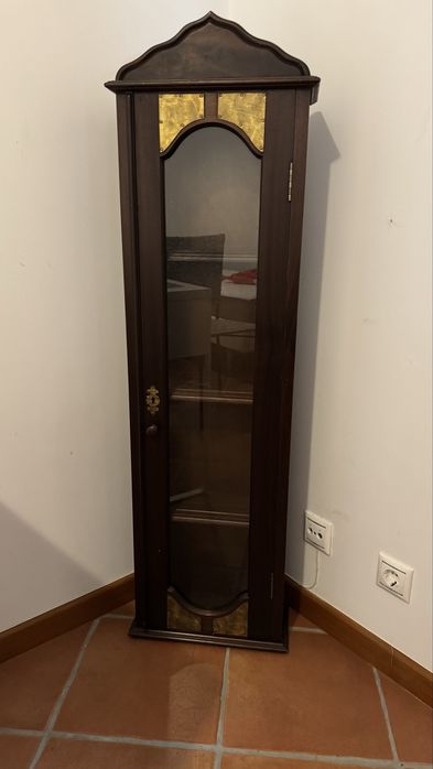 Vitrine de sala em madeira