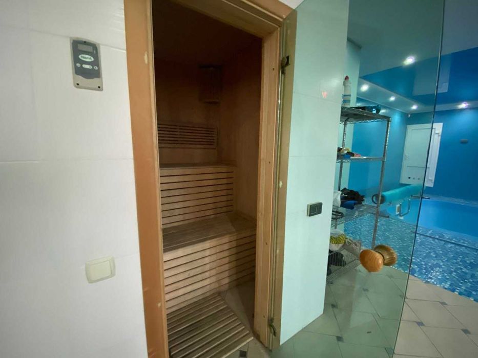 Продаж будинку з басейном в Лісовій Бучі