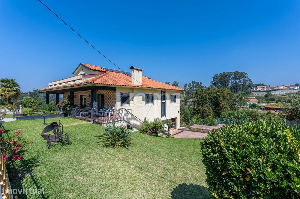 Moradia T4+2 renovada no Bustelo, Oliveira de Azeméis