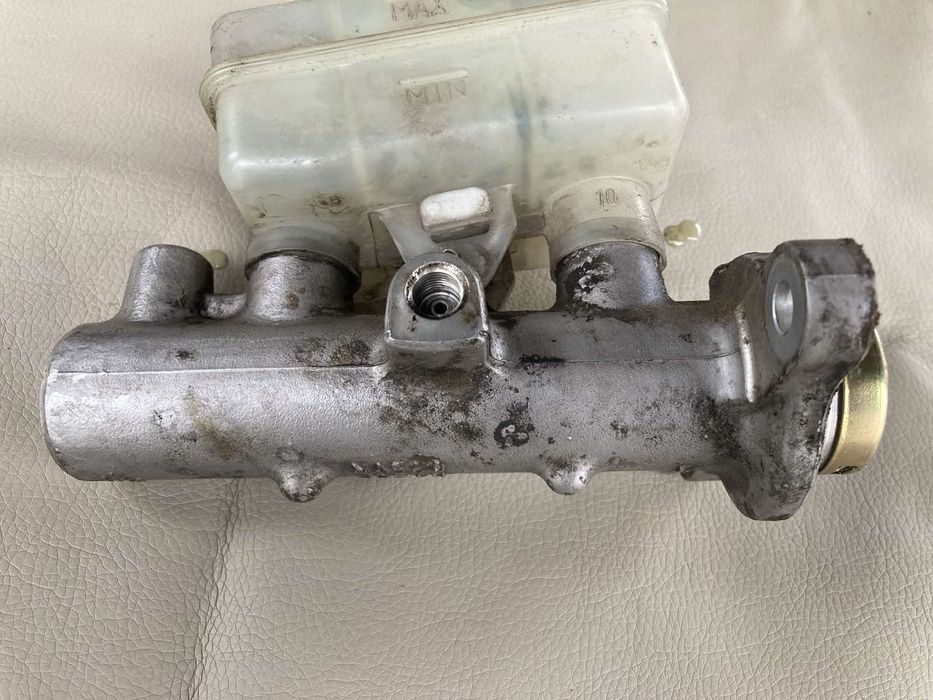 Главный тормозной цилиндр  Субару Форестер