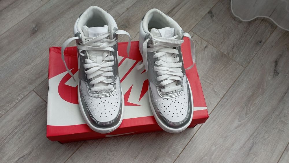 Кроссовки Nike  оригинал.