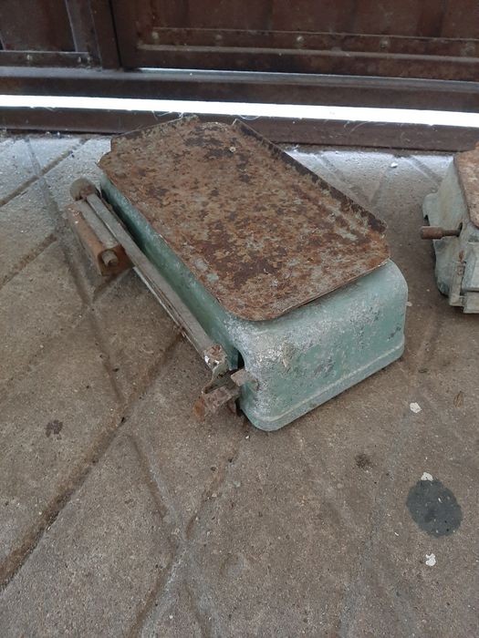 Balanças antigas em ferro