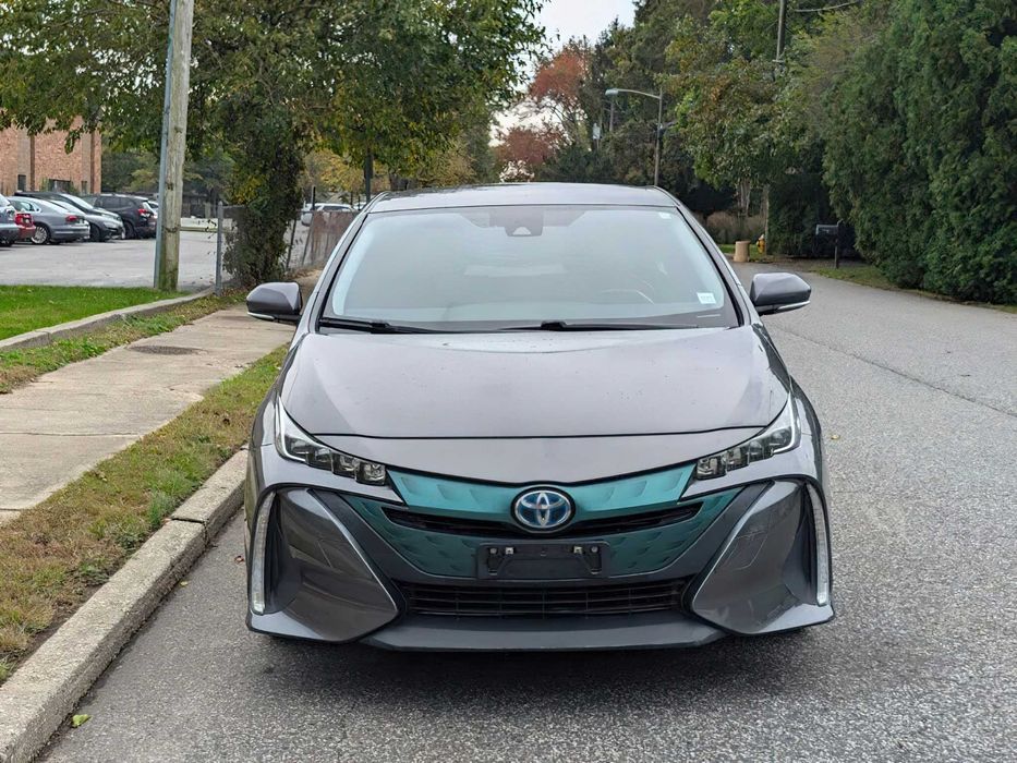 Toyota Prius Prime Plus      2017