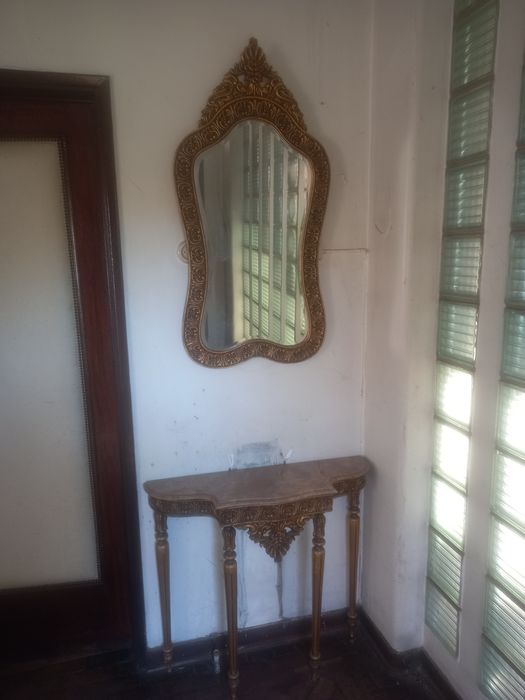 Espelho e mesa de hall