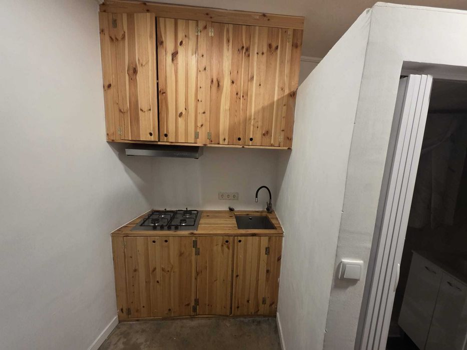 Arrenda-se quartos casal em T2 inserido numa vila em Campolide - 600€