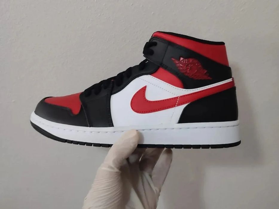 Air Jordan 1 Mid White Black Red (2022)