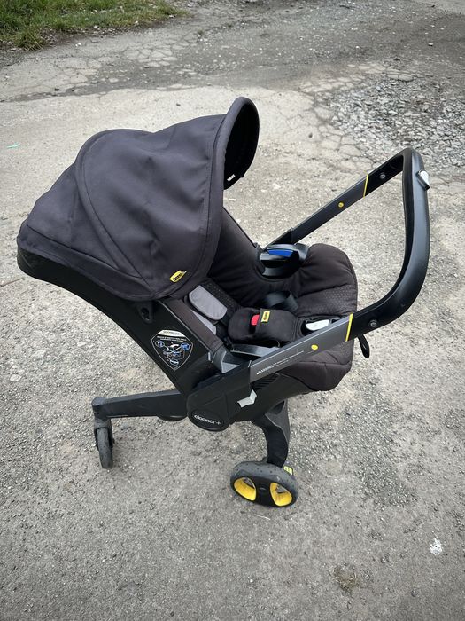 Автокрісло-коляска Doona з базою