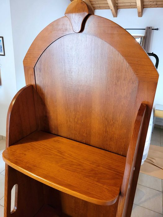 Móvel com espelho grande com 3 compartimentos atrás em madeira maciça