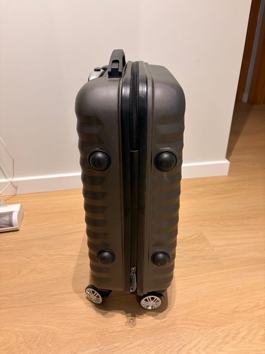 Mala Viagem / Carry On Luggage