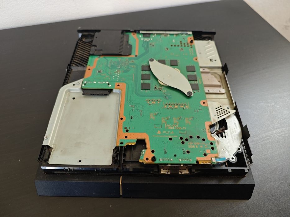 Playstation 4 Slim MGSV - Phantom Pain (Para Peças)