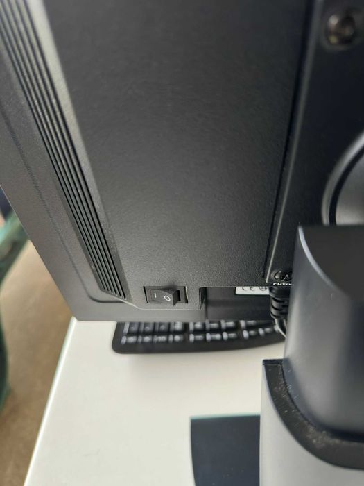 Monitor and keyboard64584568879233121