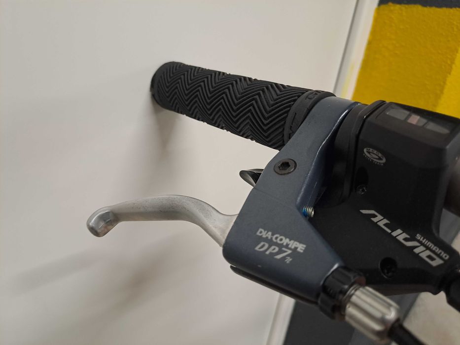 Bicicleta BTT Specialized (revisão e pneus novos)