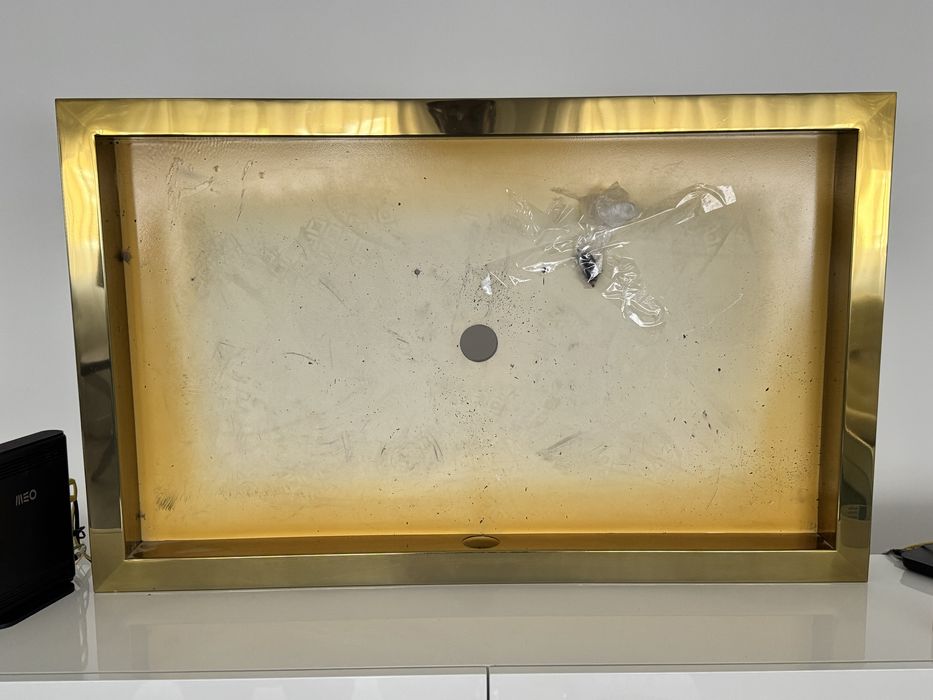Moldura dourada para TV - Interdesign