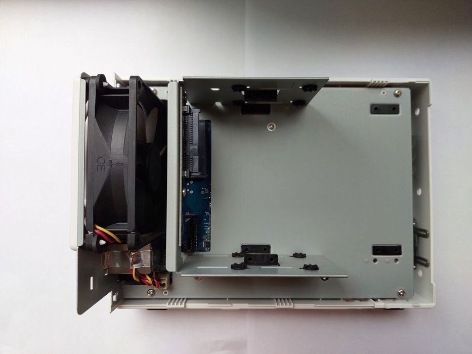 Сетевое хранилище Synology DS220j на2xHDD