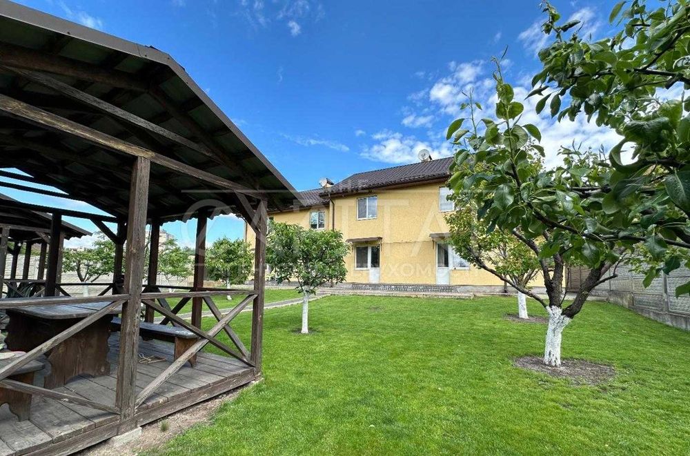 Продаж жилого комплексу, 9 таун-хаусів, усі здані, окупність 10 років