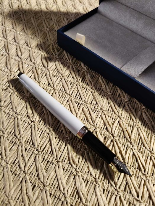 Pióro wieczne Waterman Hémisphère Color-Black White CT
