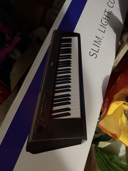 Piano Yamaha Piaggero NP-11