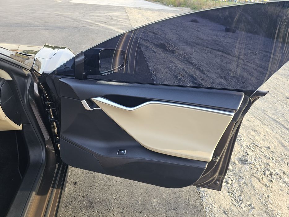 Tesla Model S 85 2013