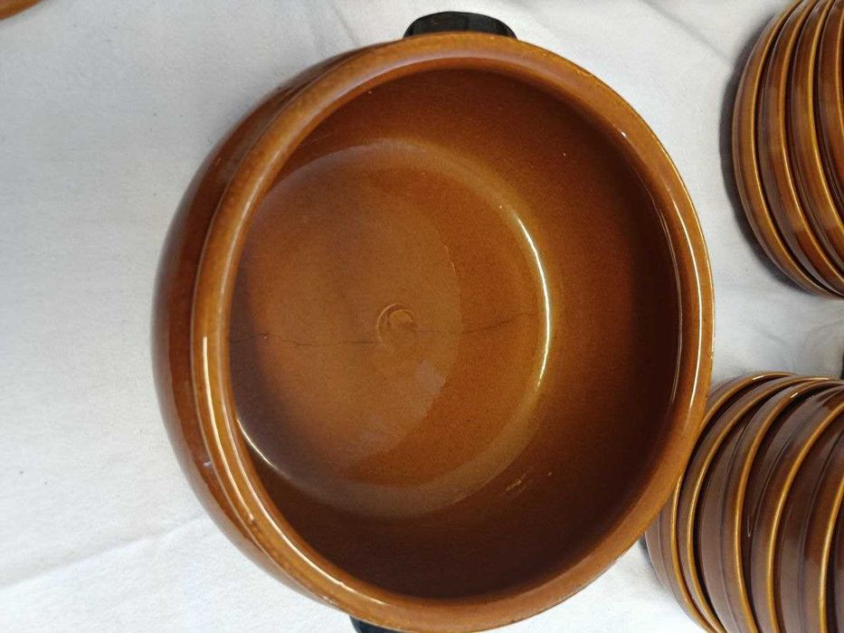 Serviço de Mesa Antigo em Barro Vidrado Pintado à Mão - 34 Peças