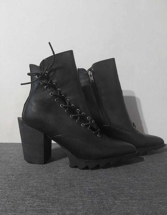 Dolls Kill oryginalne buty goth gorset szpic