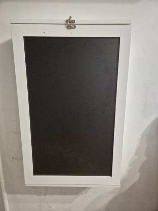 Składane biurko na ścianę