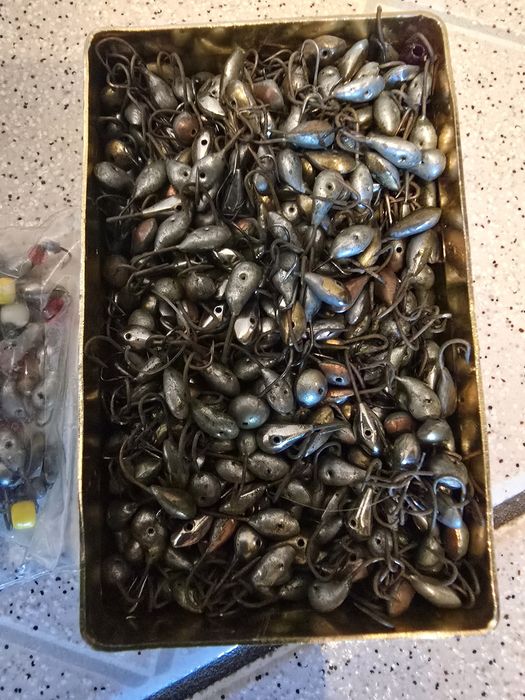 Спінінги, гачки...