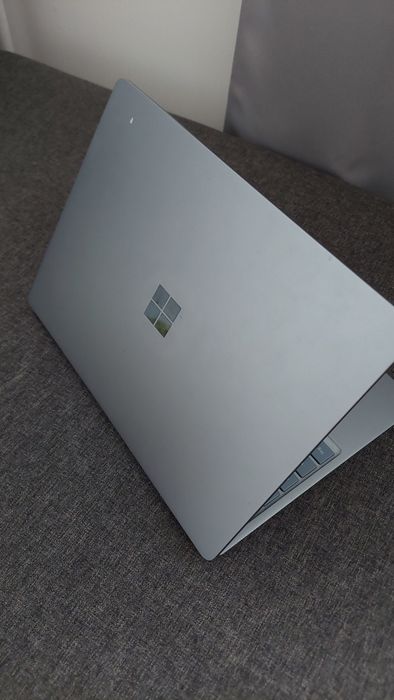 Microsoft surface go 1943