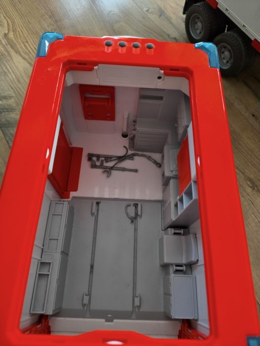 bruder karetka mercedes-benz sprinter z kierowca