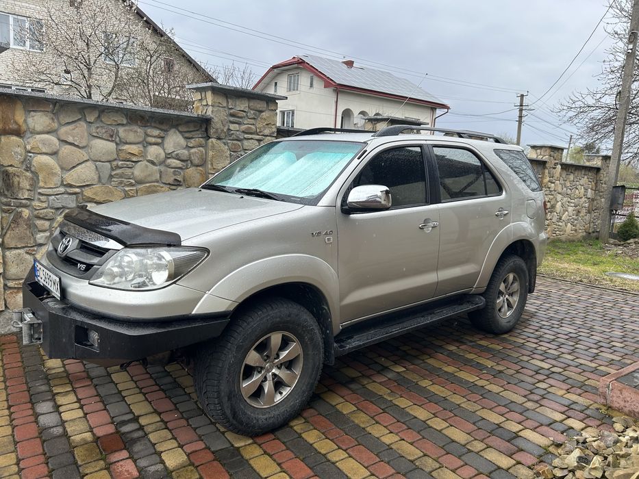 Продам тайоту фортунер