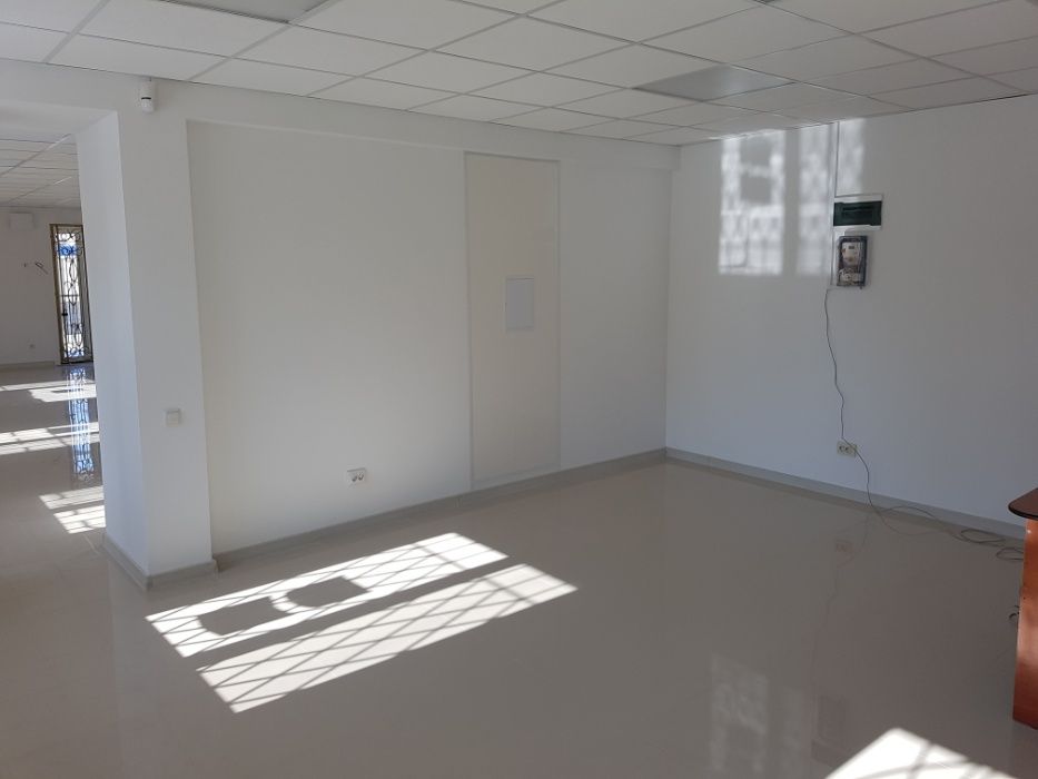 Продаётся или Сдается в аренду салон, магазин, офис.