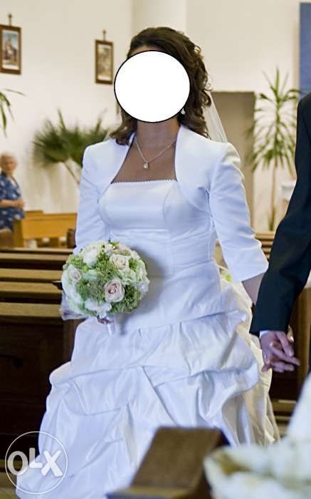 Suknia ślubna z satyny, biała, lekka.