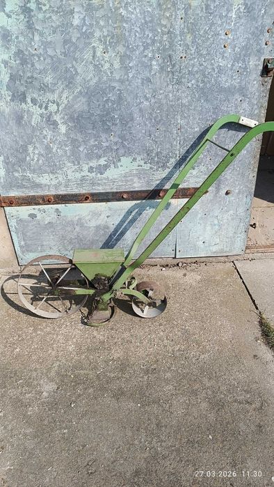 Siewnik ręczny ogrodowy