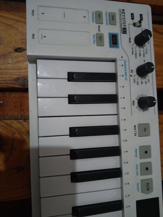 Миди клавиатура Arturia keystep 37
