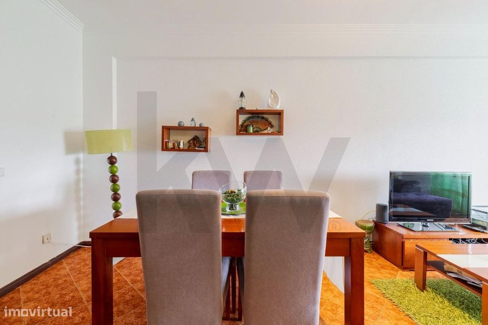 Apartamento T3 com Varanda e Vista para a Serra da Arrábida – Praça de