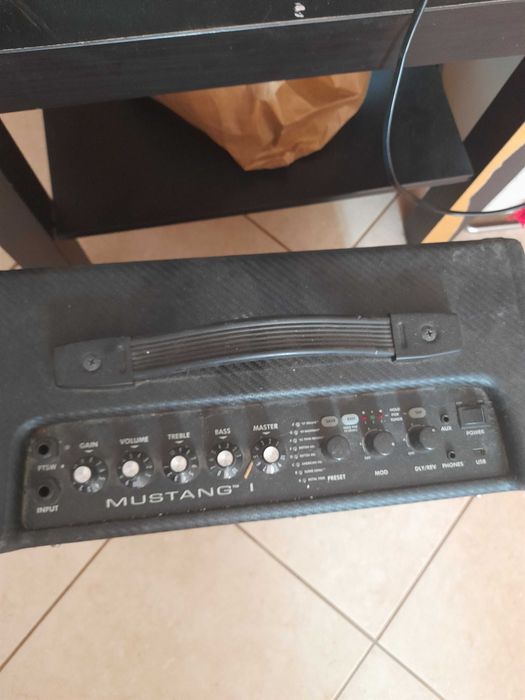 amplificador de guitarra FENDER MUSTANG de 50 watts