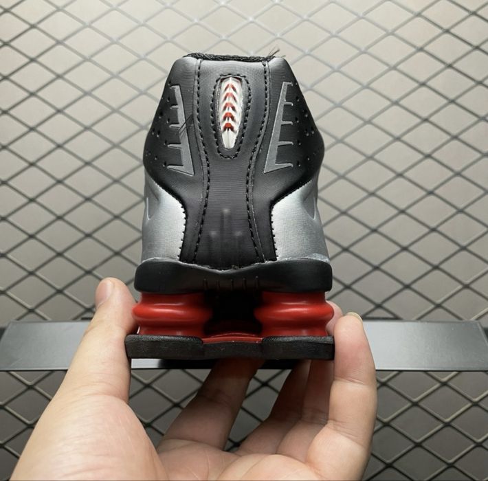 Nike Shox R4.