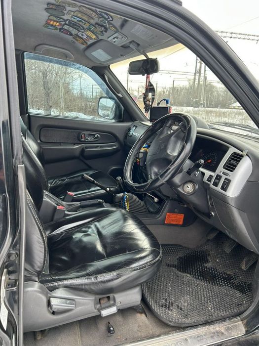 Мітсубісі L200 пікап; 2,5л дизель; 2002 року; повний привід.