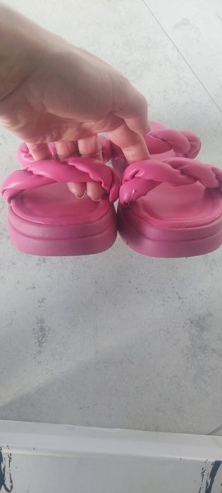 Różowe klapki na platformie r. 38