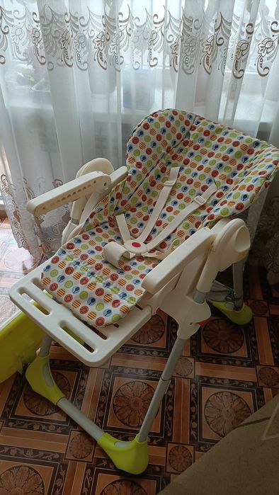 Продам стульчик для кормления Chicco Polly.