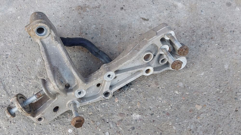 wspornik mocowanie wahacza lewy przód vw touran octavia ii leon 1k0199