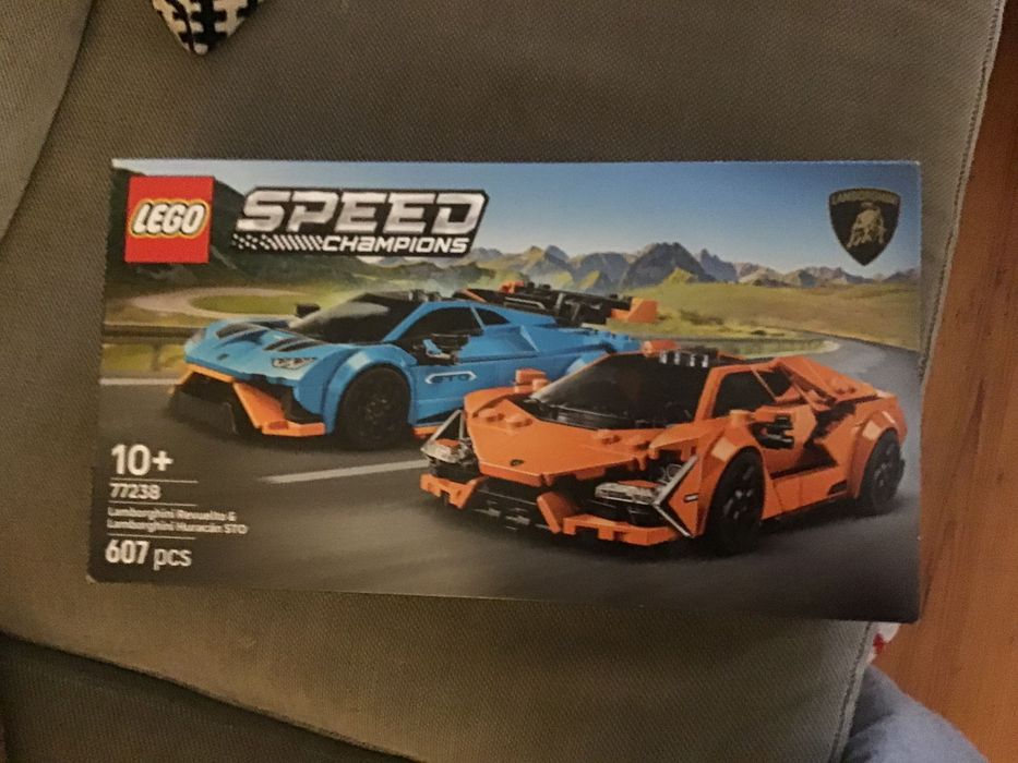Lego 2 lamborghinis uma azul e outra laranja