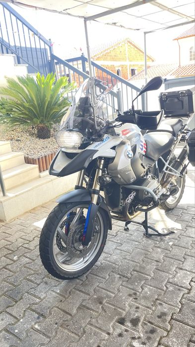 Para venda moto bmw gs 1200 em muito bom estado como prova as fotos com 3 malas pneus quase novos punhos aquecidos etc