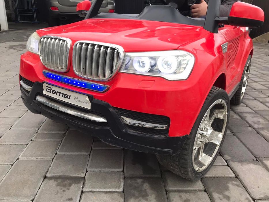 Дитячий електромобіль